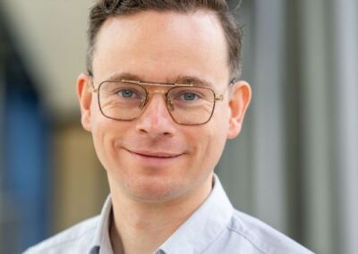 Dr. R. Fronczek, PhD, MD